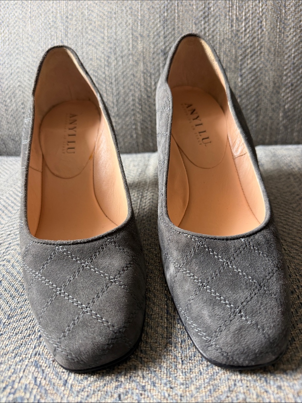 ANYI LU Gray Leather Suede Quilted Semi Round Toe Classic Pumps Size: 38